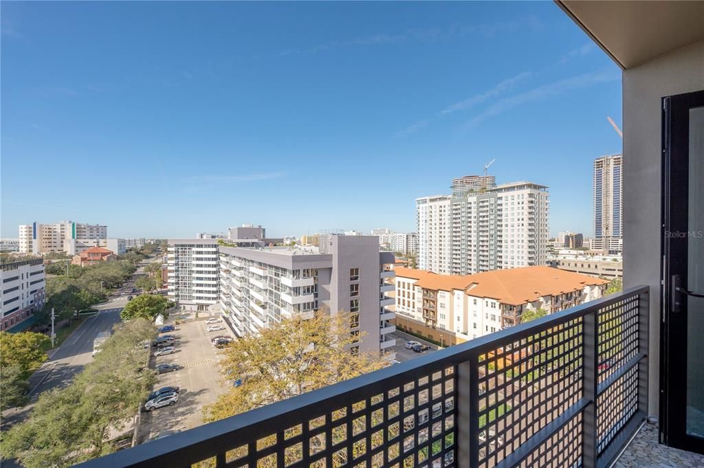 For Sale: $695,000 (1 beds, 1 baths, 964 Square Feet)