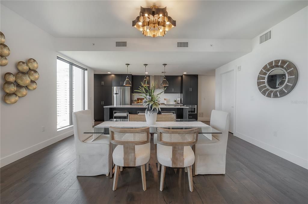 For Sale: $695,000 (1 beds, 1 baths, 964 Square Feet)