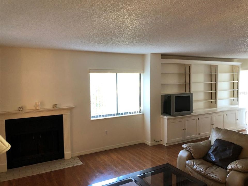 For Rent: $1,950 (1 beds, 2 baths, 1153 Square Feet)