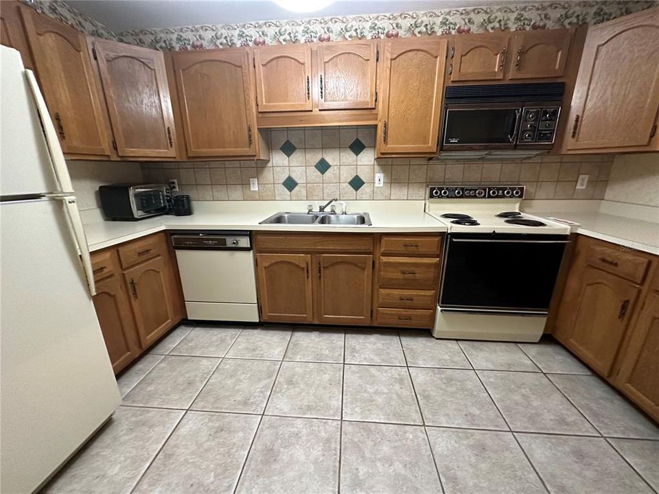 For Rent: $1,950 (1 beds, 2 baths, 1153 Square Feet)