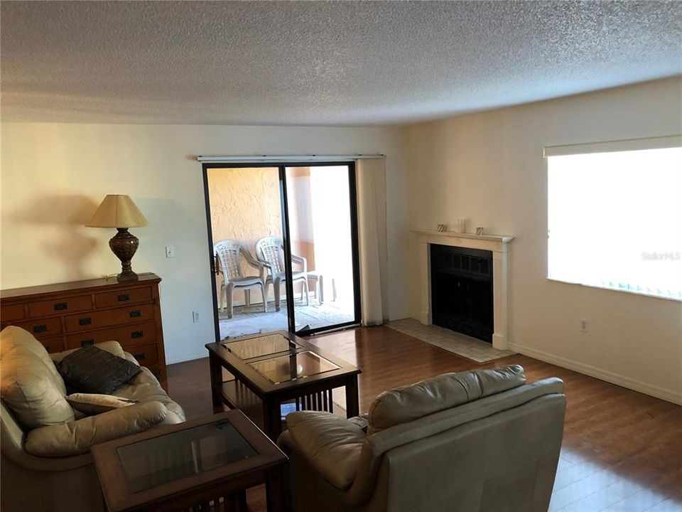 For Rent: $1,950 (1 beds, 2 baths, 1153 Square Feet)