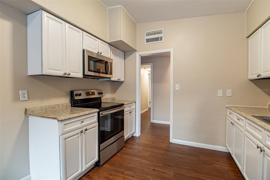 For Sale: $300,000 (3 beds, 2 baths, 1563 Square Feet)