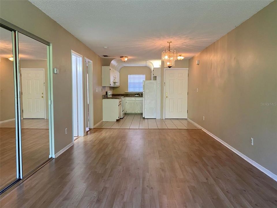 For Rent: $1,115 (1 beds, 1 baths, 706 Square Feet)