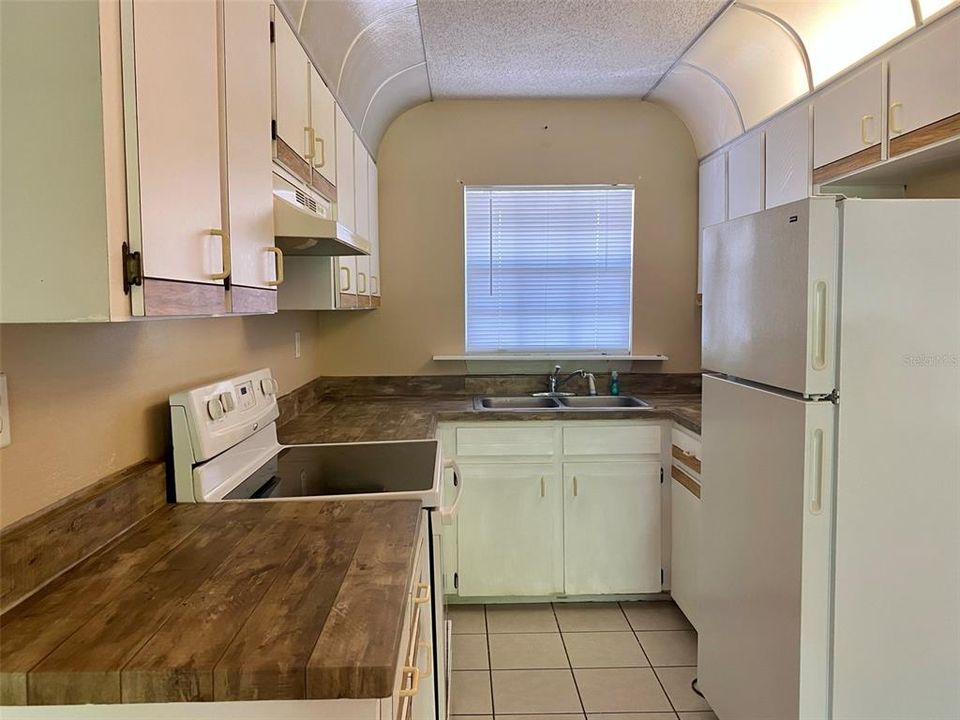 For Rent: $1,115 (1 beds, 1 baths, 706 Square Feet)