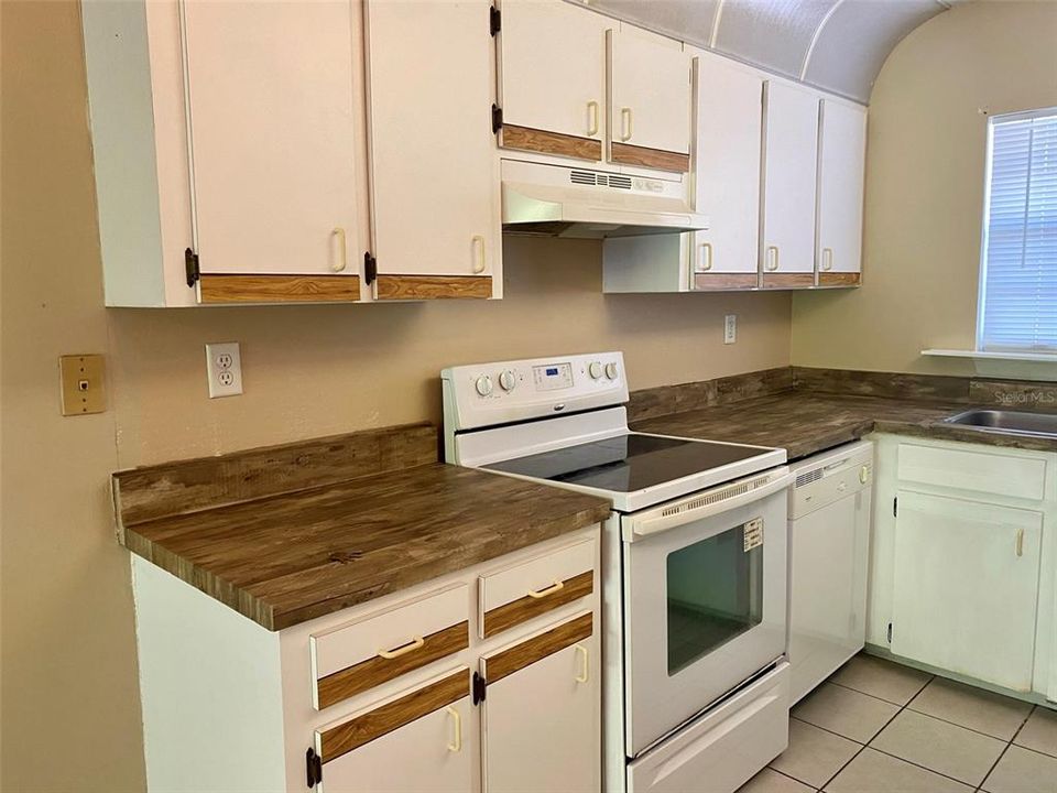 For Rent: $1,115 (1 beds, 1 baths, 706 Square Feet)