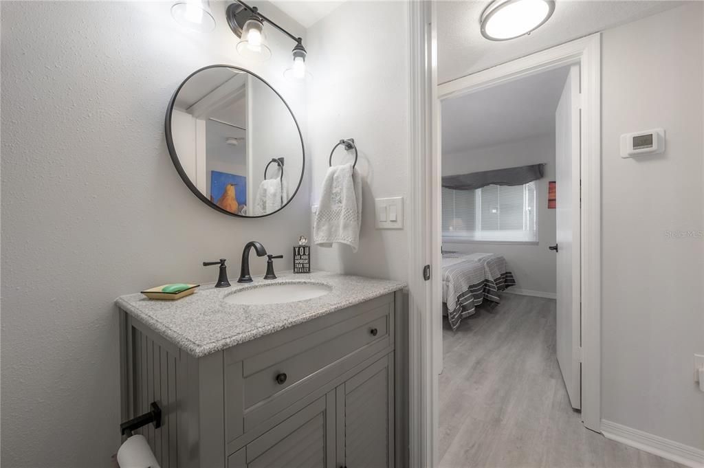 Secondary bathroom (tub w/shower)