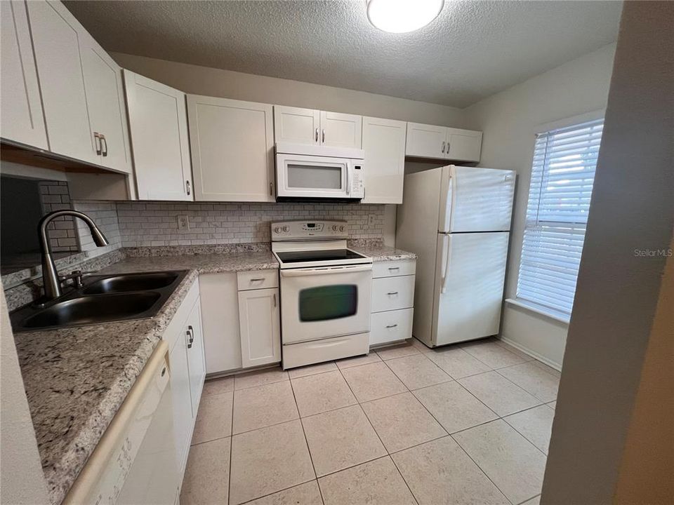 For Rent: $1,500 (2 beds, 1 baths, 888 Square Feet)