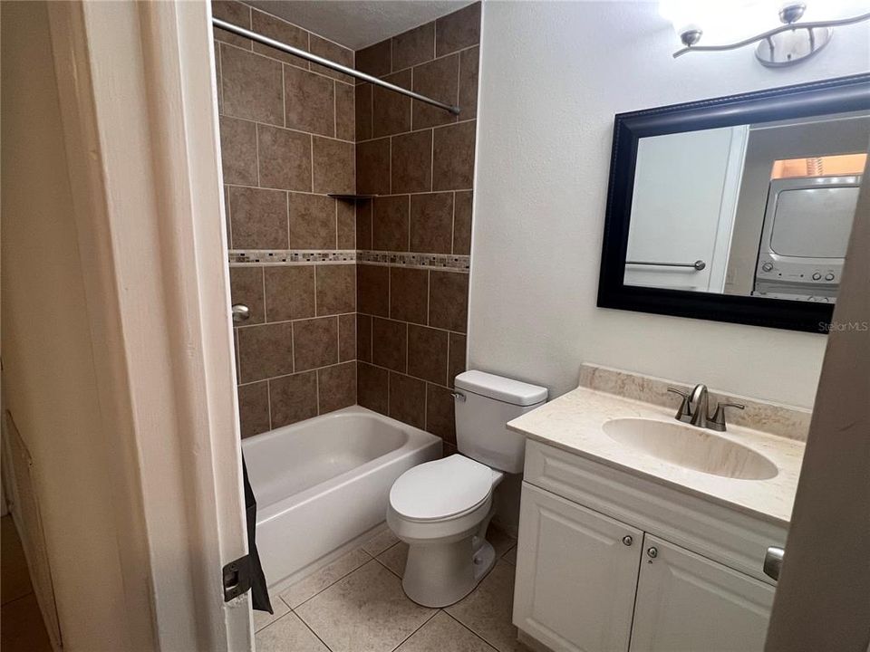 For Rent: $1,500 (2 beds, 1 baths, 888 Square Feet)