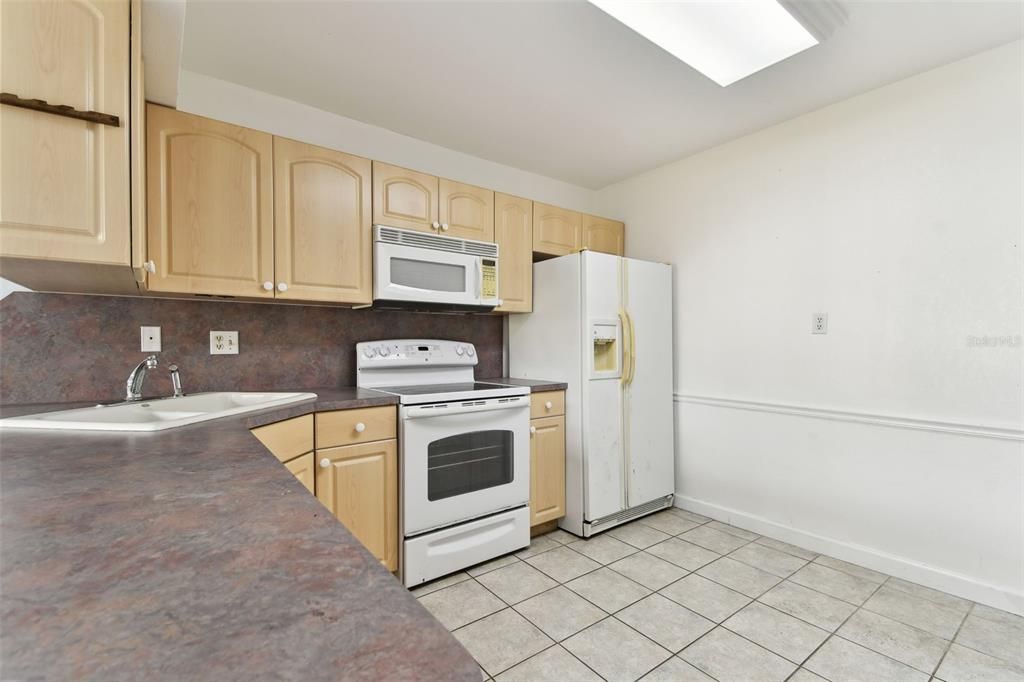 For Sale: $120,000 (1 beds, 1 baths, 1025 Square Feet)