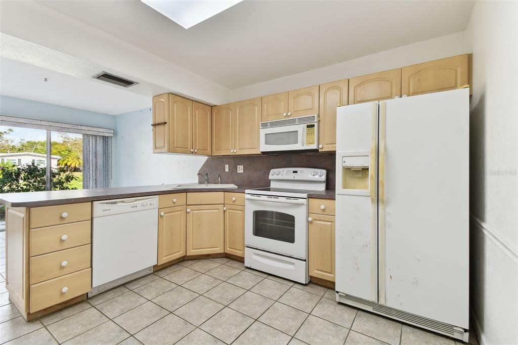 For Sale: $120,000 (1 beds, 1 baths, 1025 Square Feet)