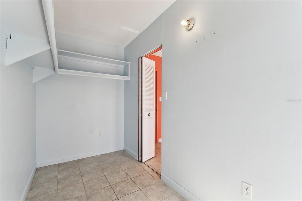 For Sale: $120,000 (1 beds, 1 baths, 1025 Square Feet)