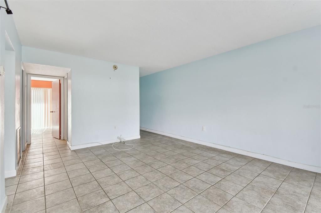 For Sale: $120,000 (1 beds, 1 baths, 1025 Square Feet)