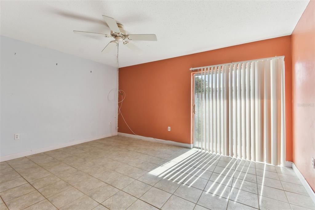 For Sale: $120,000 (1 beds, 1 baths, 1025 Square Feet)