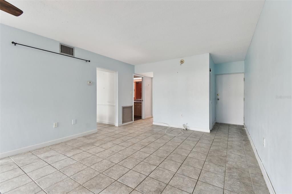 For Sale: $120,000 (1 beds, 1 baths, 1025 Square Feet)