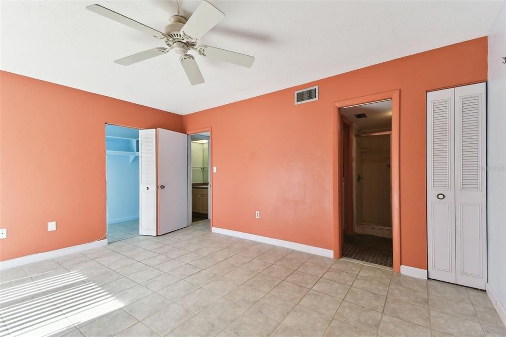 For Sale: $120,000 (1 beds, 1 baths, 1025 Square Feet)