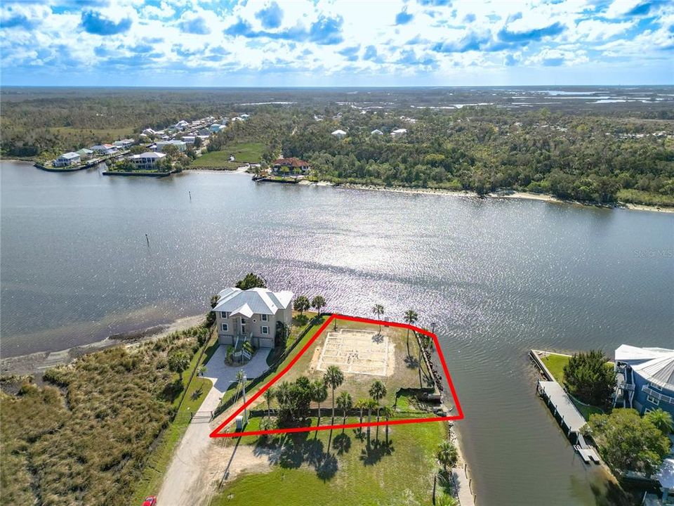 На продажу: $999,000 (0.34 acres)