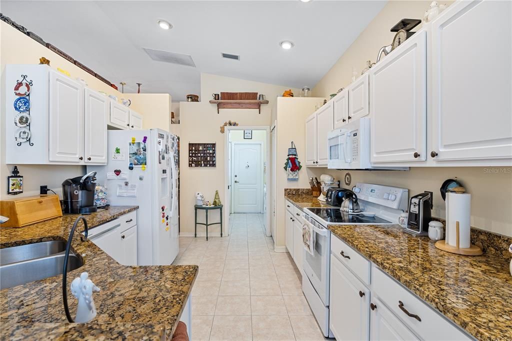 For Sale: $550,000 (2 beds, 2 baths, 1682 Square Feet)