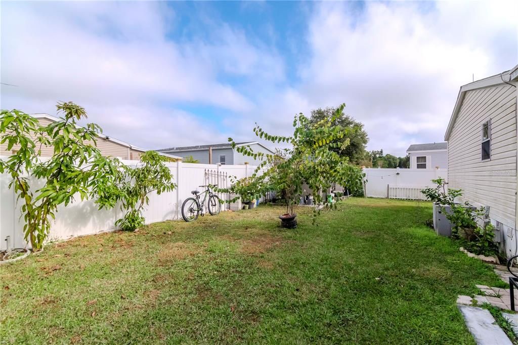 For Sale: $265,000 (3 beds, 2 baths, 1404 Square Feet)