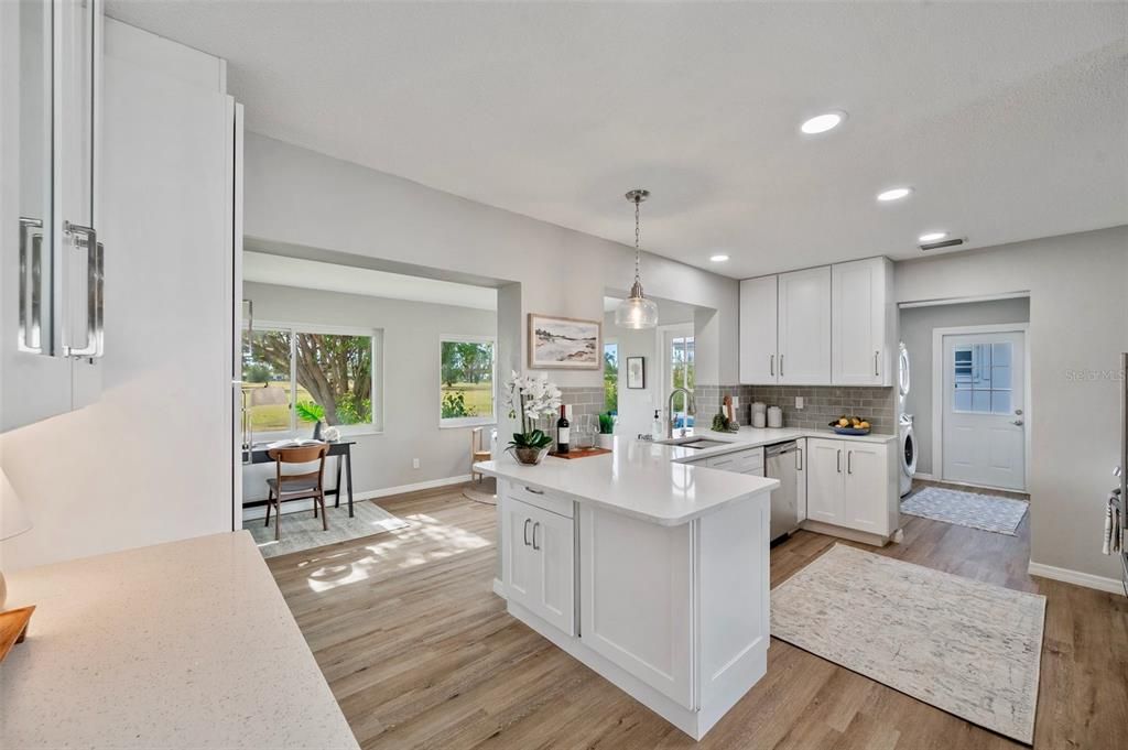 Kitchen with breakfast bar