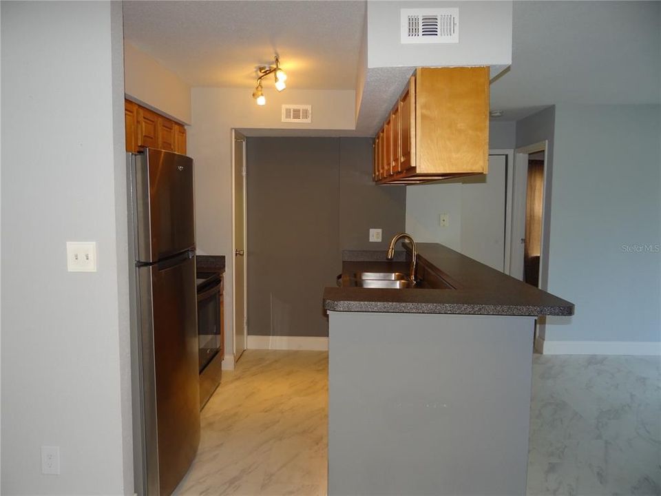 For Rent: $1,450 (1 beds, 1 baths, 670 Square Feet)