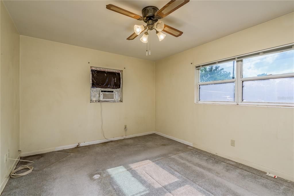 For Sale: $279,900 (3 beds, 2 baths, 1402 Square Feet)