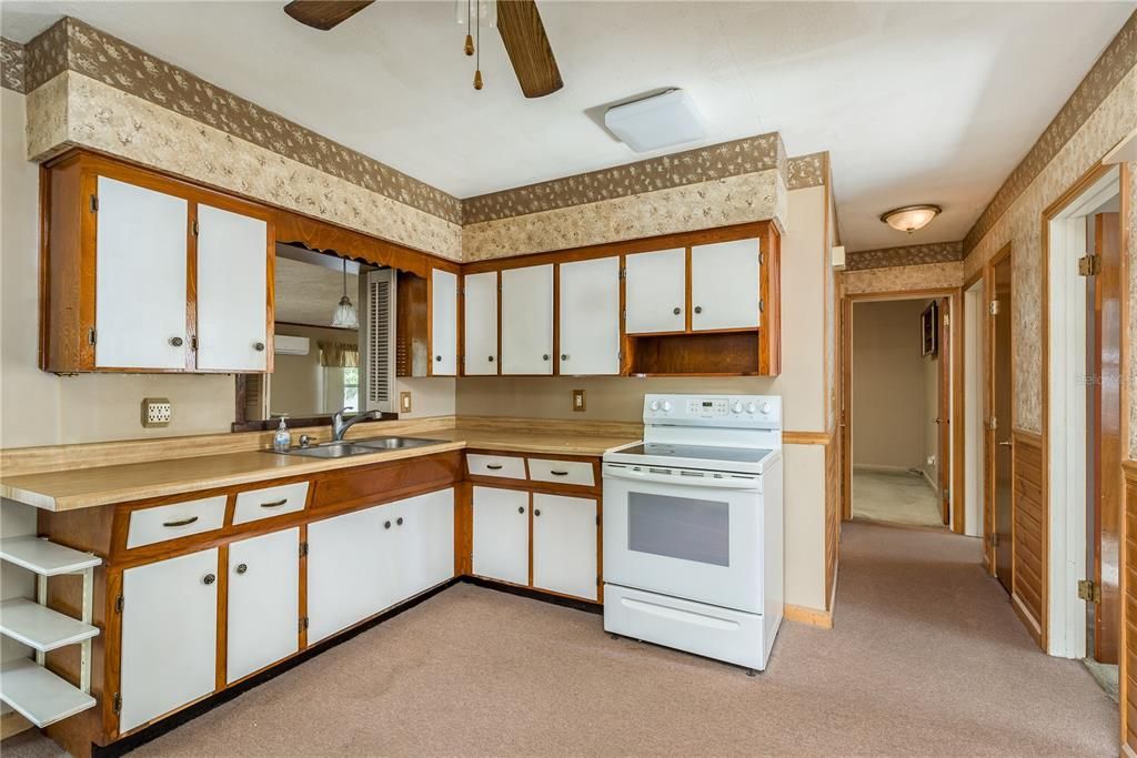 For Sale: $279,900 (3 beds, 2 baths, 1402 Square Feet)