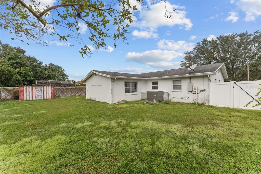 For Sale: $349,000 (3 beds, 2 baths, 1427 Square Feet)