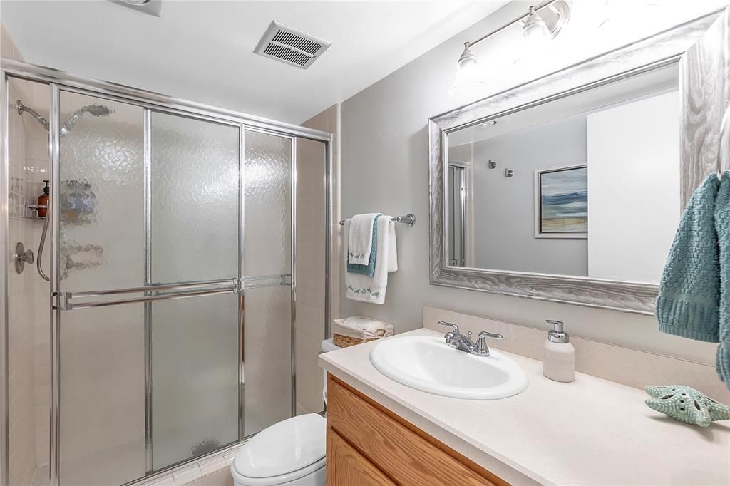 For Sale: $379,000 (2 beds, 2 baths, 1221 Square Feet)