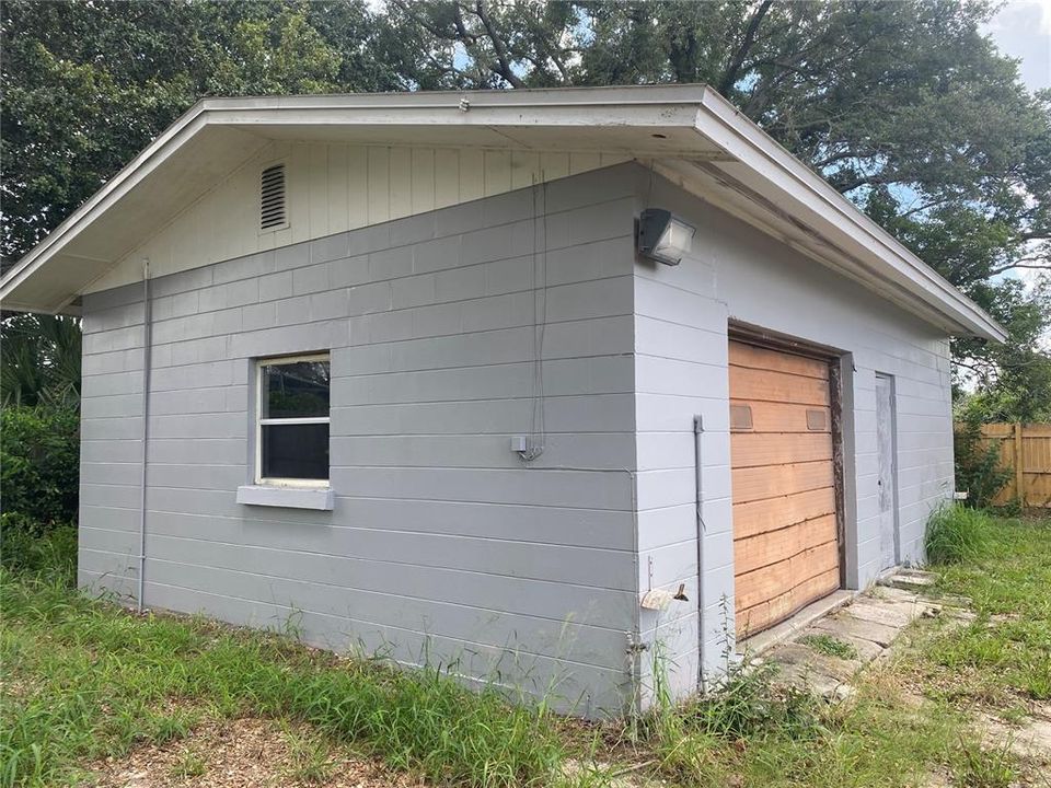 Active With Contract: $295,000 (3 beds, 2 baths, 1766 Square Feet)