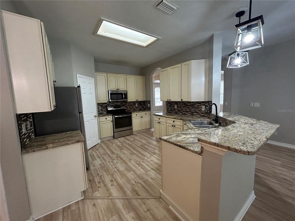 For Rent: $3,075 (5 beds, 3 baths, 2764 Square Feet)