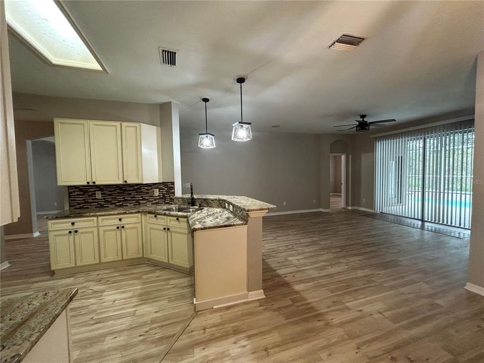 For Rent: $3,075 (5 beds, 3 baths, 2764 Square Feet)