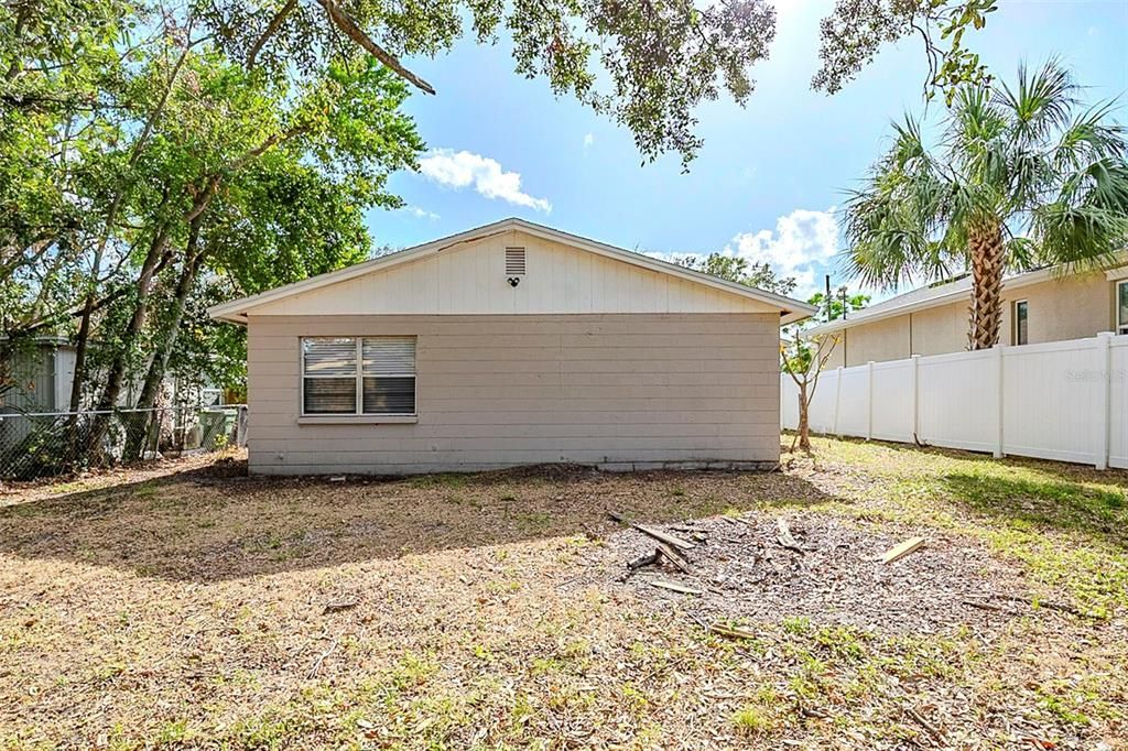 For Sale: $290,000 (3 beds, 2 baths, 1089 Square Feet)