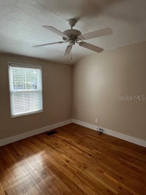 For Rent: $2,600 (2 beds, 1 baths, 1231 Square Feet)