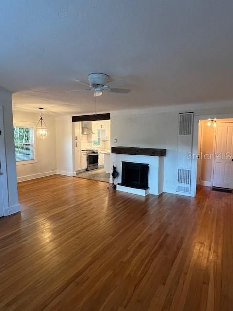 For Rent: $2,600 (2 beds, 1 baths, 1231 Square Feet)