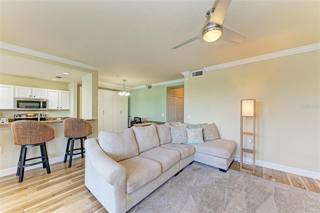 For Sale: $314,900 (2 beds, 2 baths, 1156 Square Feet)