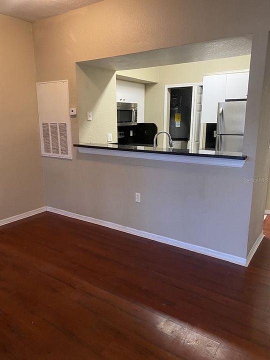 For Sale: $175,000 (2 beds, 2 baths, 979 Square Feet)