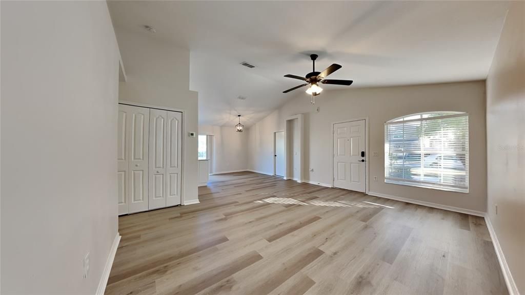 Active With Contract: $314,900 (3 beds, 2 baths, 1240 Square Feet)