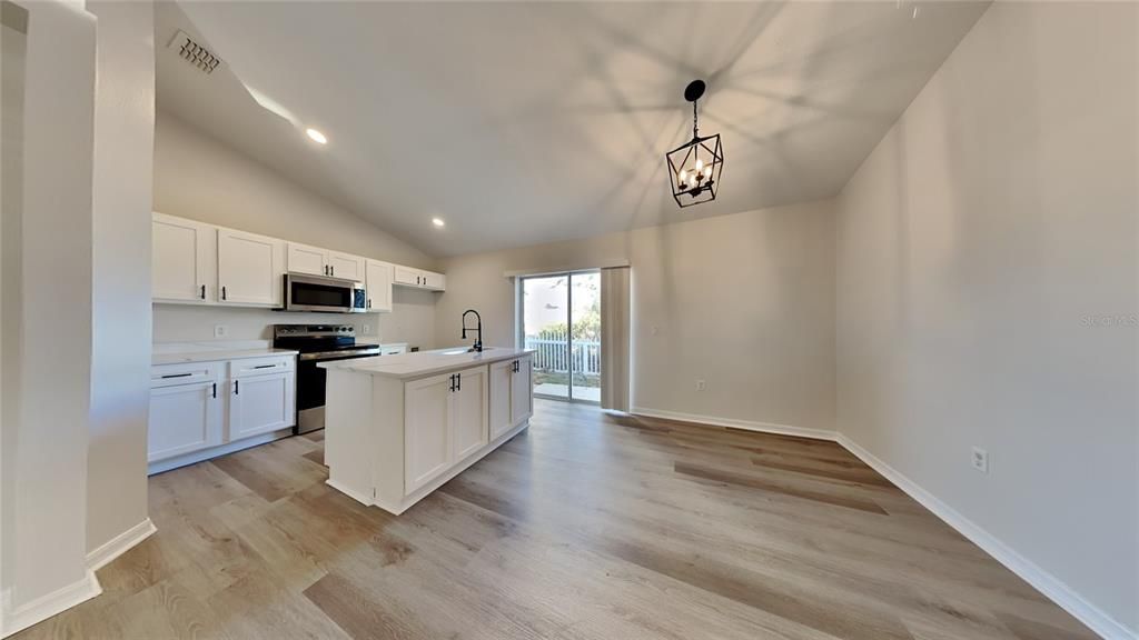 Active With Contract: $314,900 (3 beds, 2 baths, 1240 Square Feet)