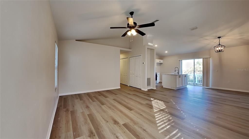 Active With Contract: $314,900 (3 beds, 2 baths, 1240 Square Feet)