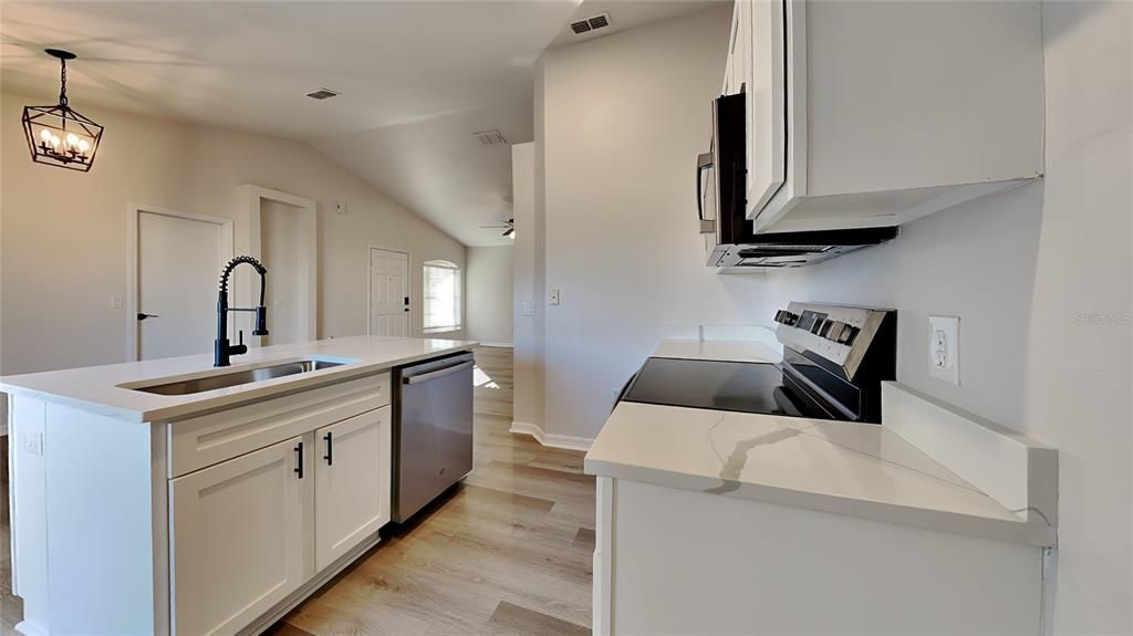 Active With Contract: $314,900 (3 beds, 2 baths, 1240 Square Feet)