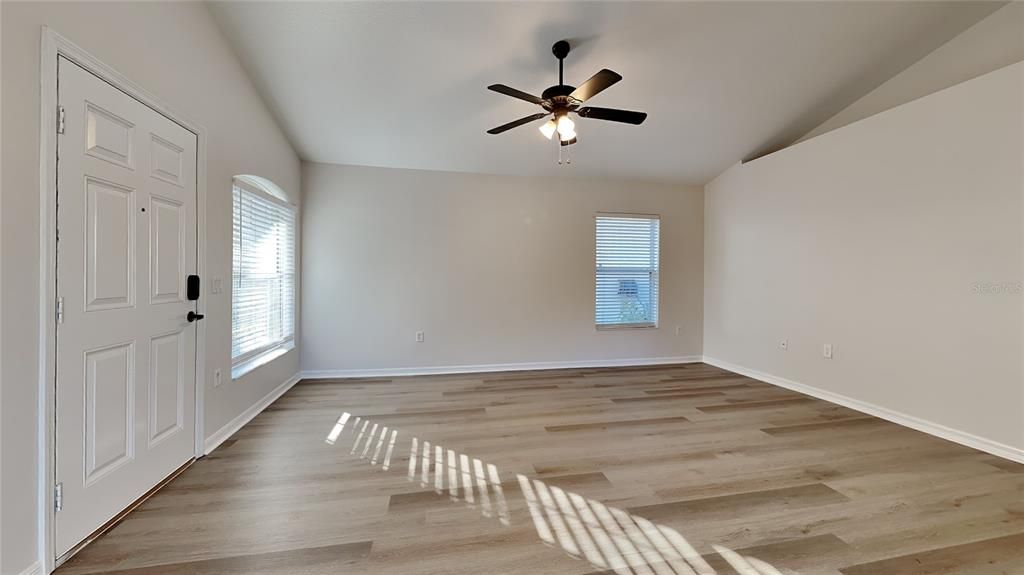 Active With Contract: $314,900 (3 beds, 2 baths, 1240 Square Feet)