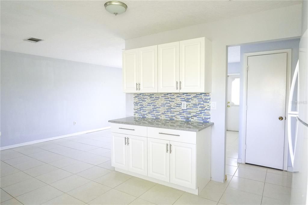 For Sale: $259,999 (2 beds, 2 baths, 1719 Square Feet)