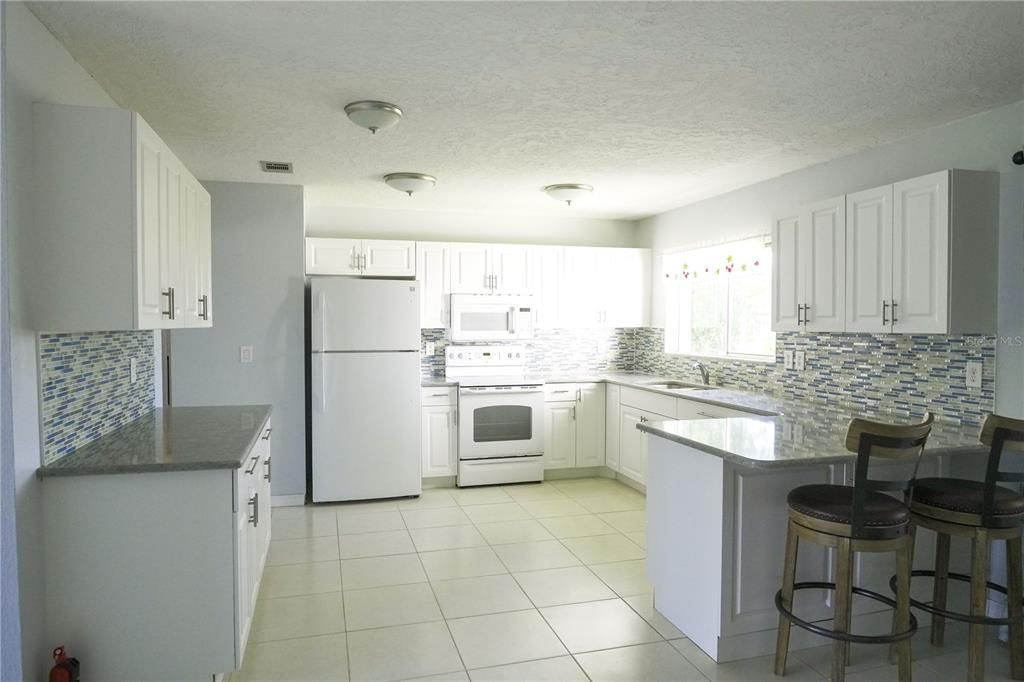 For Sale: $259,999 (2 beds, 2 baths, 1719 Square Feet)