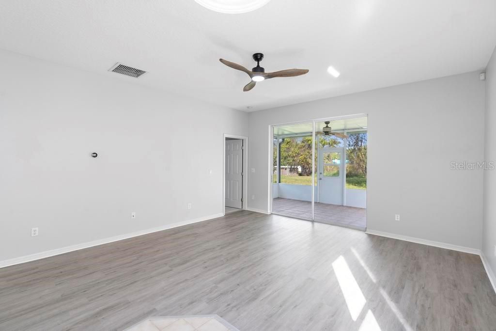 Active With Contract: $369,000 (3 beds, 2 baths, 1254 Square Feet)