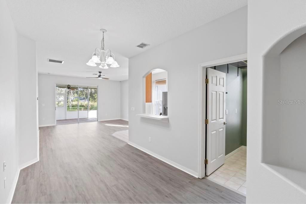 Active With Contract: $369,000 (3 beds, 2 baths, 1254 Square Feet)