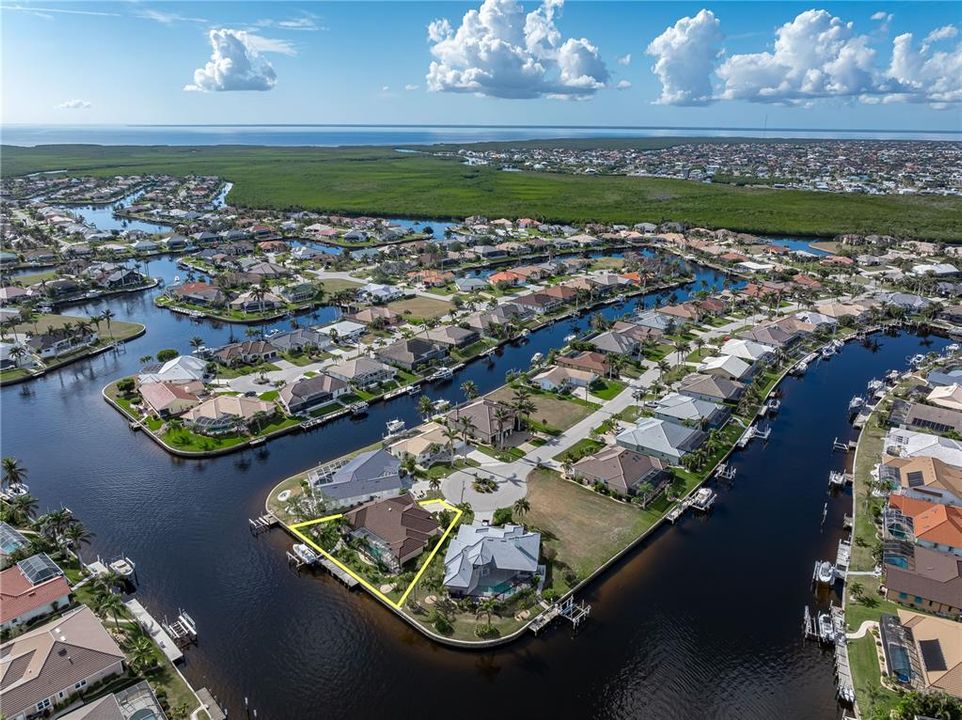 For Sale: $910,000 (3 beds, 2 baths, 2285 Square Feet)