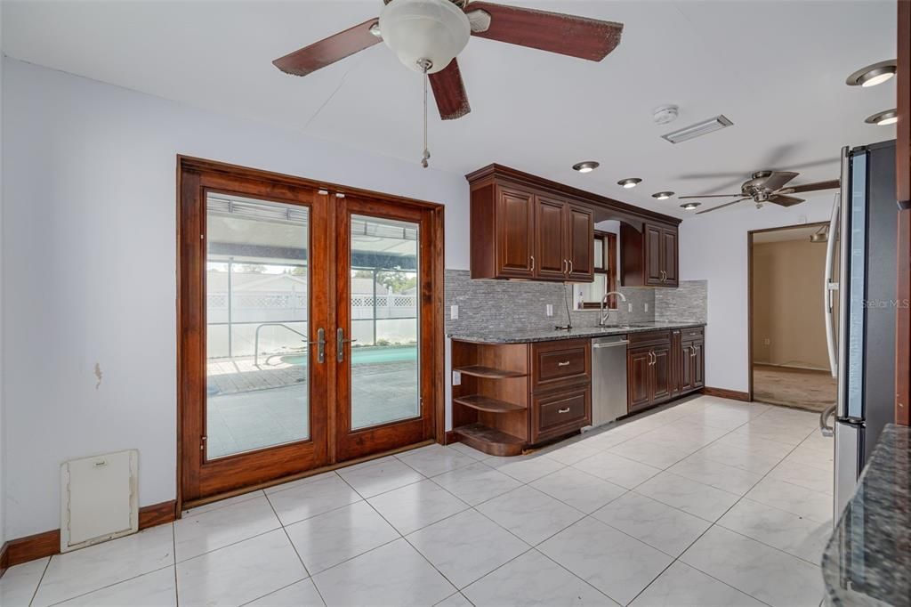 For Sale: $300,000 (3 beds, 2 baths, 1415 Square Feet)