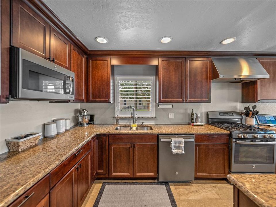 Kitchen with SS appliances, gas range, granite counter tops