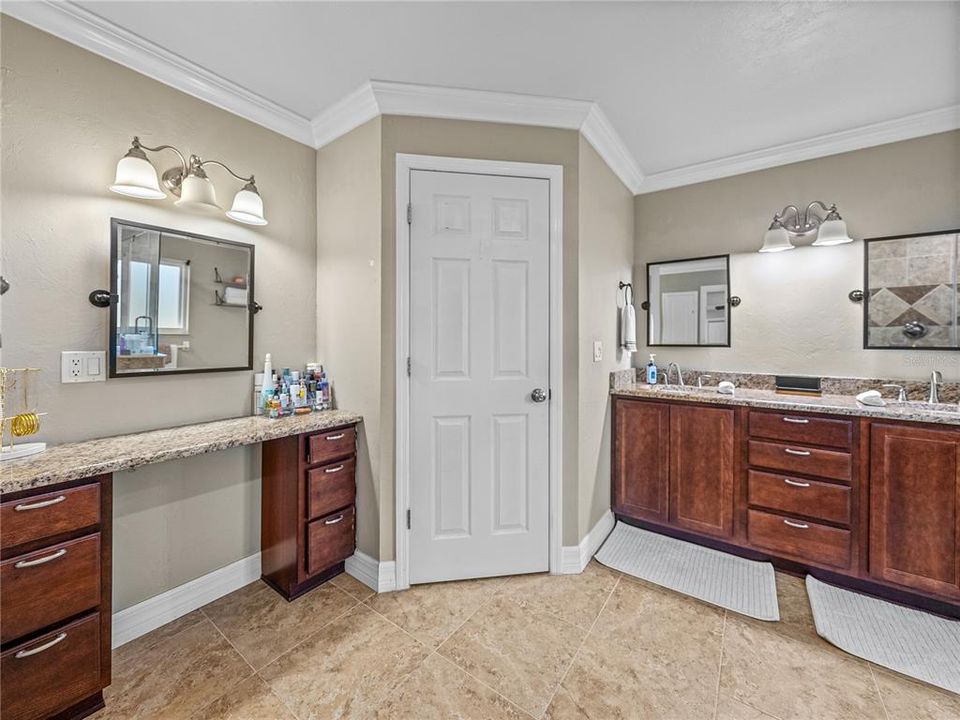 Primary bath Make up area and dual vanity