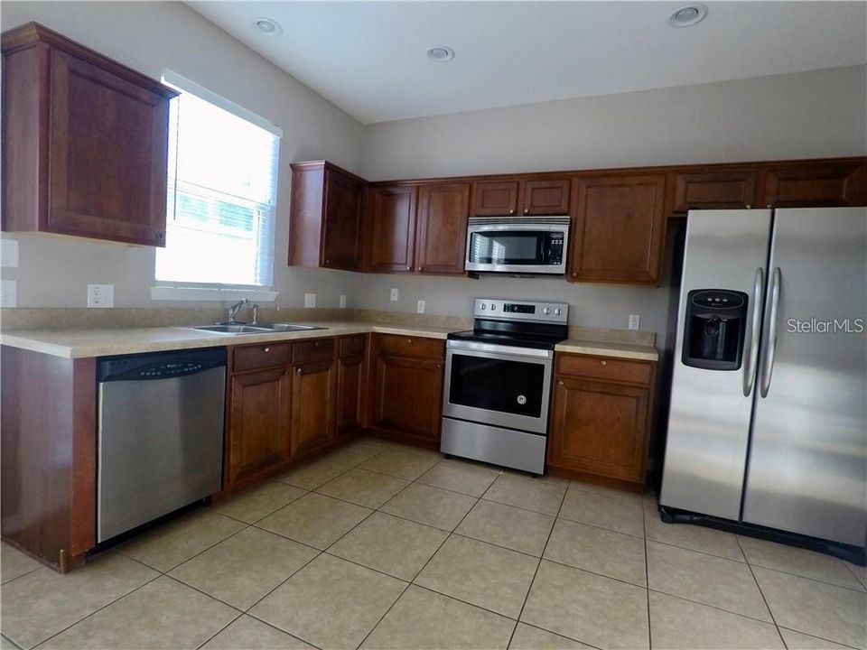 For Rent: $2,180 (3 beds, 2 baths, 1472 Square Feet)